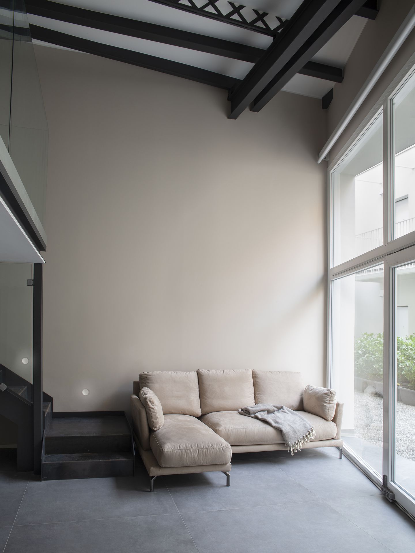 Loft su due livelli e giardino privato a Milano