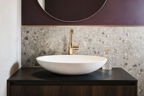 Bagno di Servizio in stile contemporaneo di 5 di SaturninoStudio Architecture and Design