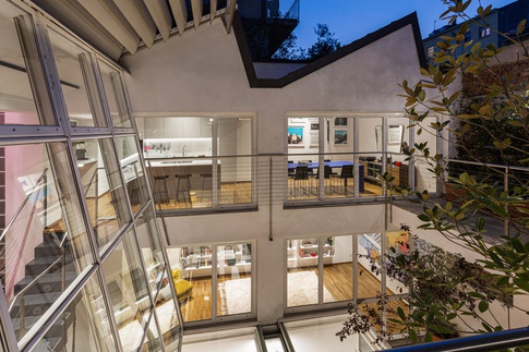 Terrazza in stile eclettico di 50 di NOMADE ARCHITETTURA