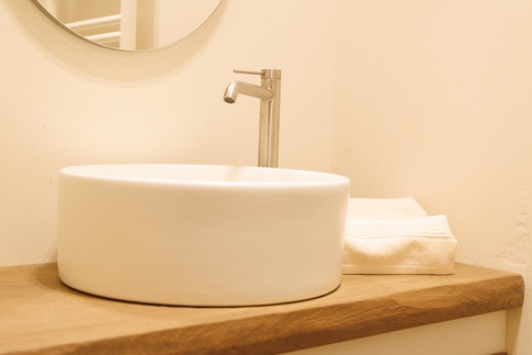 Bagno di Servizio in stile rustico di 2 di Studio di Interior Design di Yuliya Danilchenko