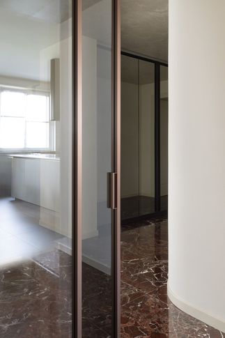 Ingresso in stile contemporaneo di 15 di Studio Cava