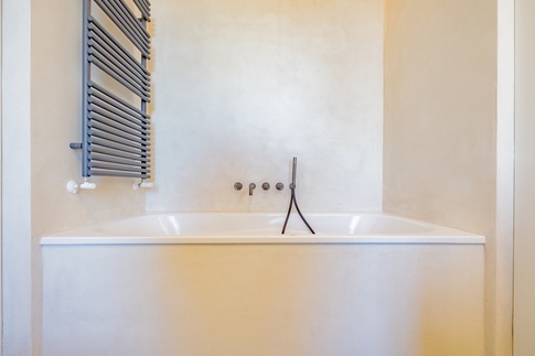 Bagno in stile minimal di 20 di Colab Design