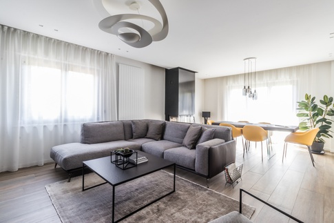 Soggiorno in stile contemporaneo di 25 di Desearq studio - architettura e interior design
