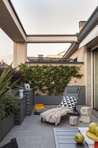 Terrazza in stile contemporaneo di 40 di tapas studio