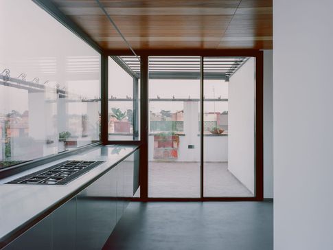 Cucina in stile contemporaneo di 13 di Margine