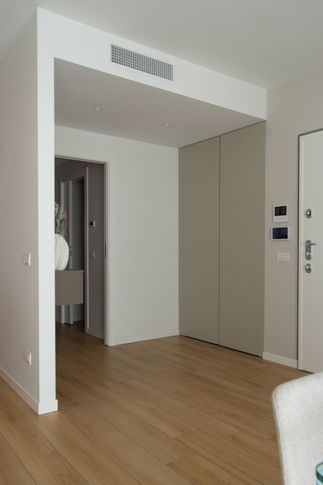 Open Space in stile moderno di 44 di Silvia Aquilani . Design studio