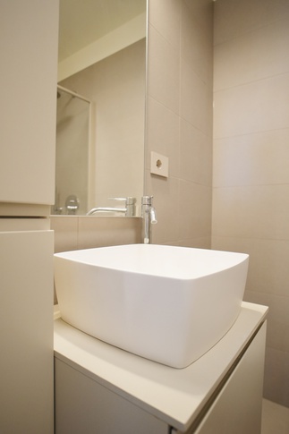 Bagno in stile moderno di 3 di Rinnova Home 3d