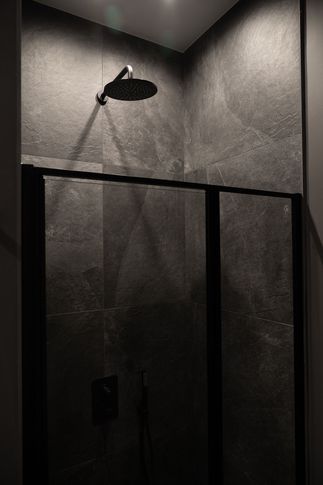 Bagno in stile contemporaneo di 5 di Formale. Bagno in stile contemporaneo di 5 di Formale.