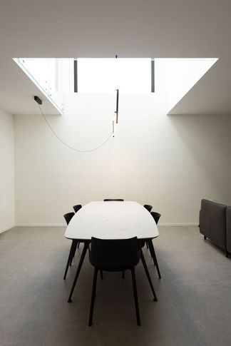 Open Space in stile contemporaneo di 70 di valeria ingrao architetto Open Space in stile contemporaneo di 70 di valeria ingrao architetto