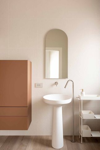 Bagno di Servizio in stile contemporaneo di 3 di valeria ingrao architetto Bagno di Servizio in stile contemporaneo di 3 di valeria ingrao architetto
