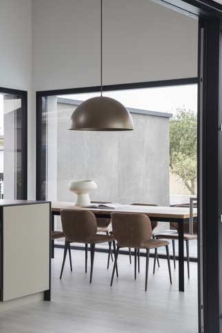 Cucina in stile moderno di 40 di WPVA Walter Pescarollo-Vivan Architects