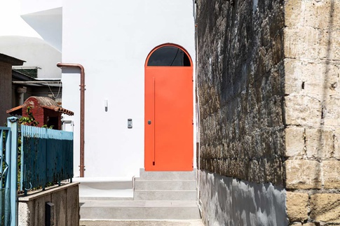 Facciata in stile contemporaneo di 1 di MANUARINO architettura design comunicazione
