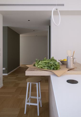 Ingresso in stile contemporaneo di 11 di Michela Cordisco Studio