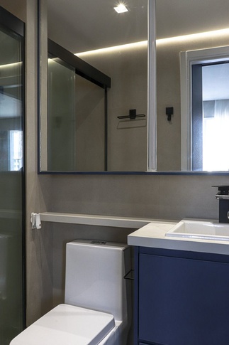 Bagno in stile moderno di 3 di Guzlive