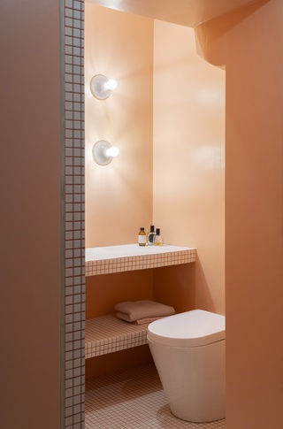 Bagno in stile minimal di 4 di APA_Architettura