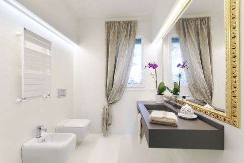 Bagno in stile contemporaneo di 5 di Patrizia Drudi Architetto