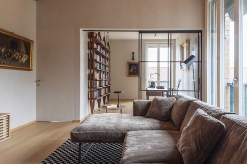 Soggiorno in stile contemporaneo di 80 di Euga Design Studio