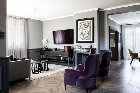 Soggiorno in stile contemporaneo di 50 di Lorenzo Franzi | Fotografia