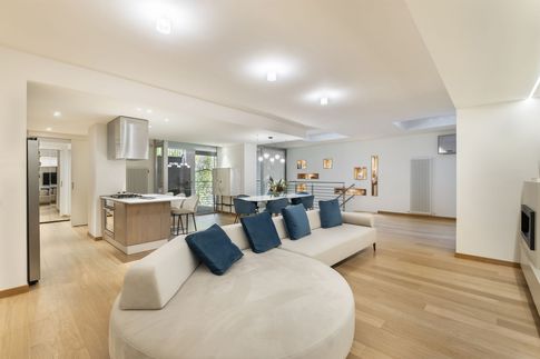 Open Space in stile contemporaneo di 65 di Bossi Vigorito Building Interior