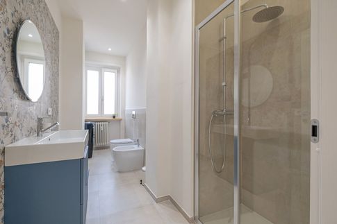 Bagno in stile eclettico di 7 di Studio di Architettura Barbara Vucusa Architetto