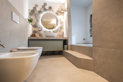 Bagno in stile moderno di 6 di Architetto Zavagnini Daniele