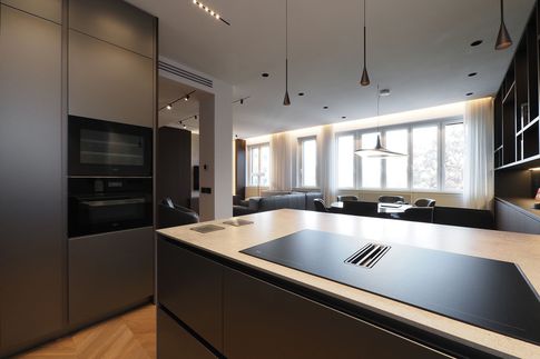 Cucina in stile moderno di 10 di Desearq studio - architettura e interior design