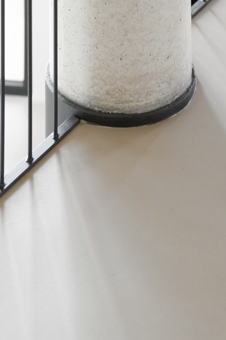 Corridoio in stile soft industrial di 5 di Simona Fogalesi interior designer