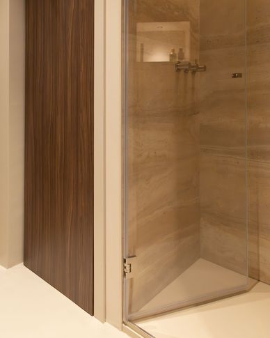Bagno in stile contemporaneo di 5 di Castelli Sasso architetti