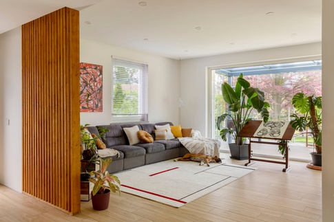 Soggiorno in stile contemporaneo di 65 di Caterina Scamardella Architetto