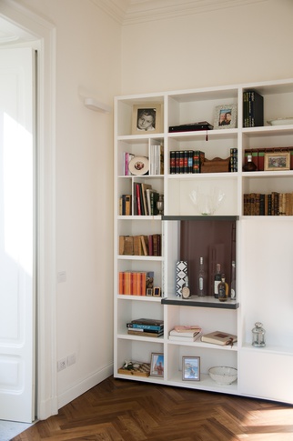 Soggiorno in stile contemporaneo di 24 di NZstudio architettura e design