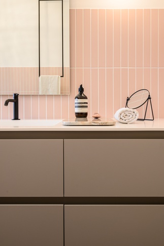 Bagno in stile contemporaneo di 6 di Architetto Valentina Solano Bagno in stile contemporaneo di 6 di Architetto Valentina Solano