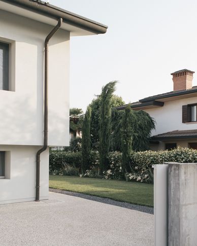 Facciata in stile minimal di null di Didonè Comacchio Architects