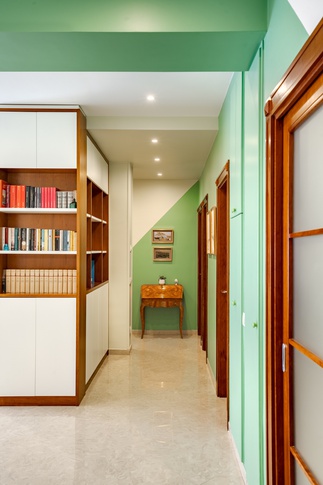Soggiorno in stile contemporaneo di 30 di Re-Built Studio
