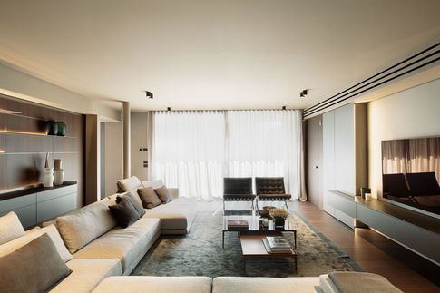 Soggiorno in stile minimal di 30 di Didonè Comacchio Architects