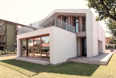 Facciata in stile minimal di null di ellevuelle architetti Facciata in stile minimal di null di ellevuelle architetti