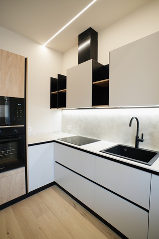 Cucina in stile contemporaneo di 7 di Rinnova Home 3d