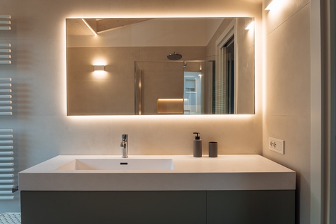 Bagno in stile moderno di 6 di Alexandra Designer