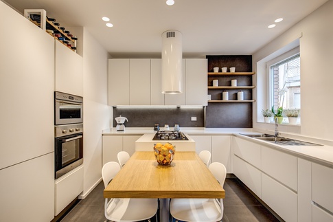 Cucina in stile contemporaneo di 15 di MOB Architects