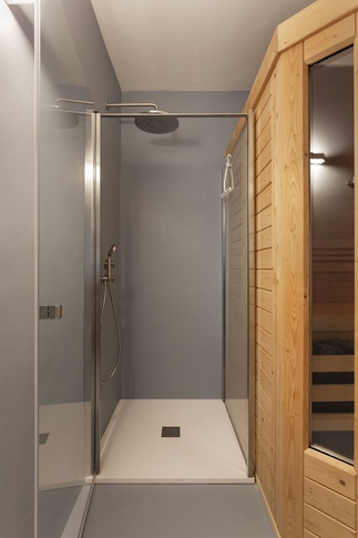 Bagno in stile contemporaneo di 12 di Annalisa Carli Architetto