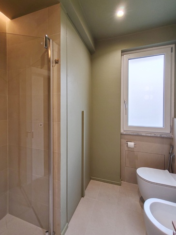 Bagno in stile contemporaneo di 6 di Rossana Alfieri Architetto Bagno in stile contemporaneo di 6 di Rossana Alfieri Architetto