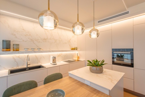 Cucina in stile moderno di 12 di Living Home Design