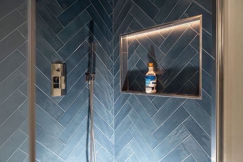 Bagno in stile contemporaneo di 5 di Patrizia Drudi Architetto