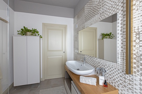 Bagno in stile moderno di 5 di Carola Ribotta architetto Bagno in stile moderno di 5 di Carola Ribotta architetto