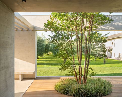 Portico in stile minimal di 25 di Didonè Comacchio Architects