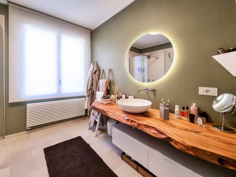 Bagno in stile contemporaneo di 7 di aprenderingstudio