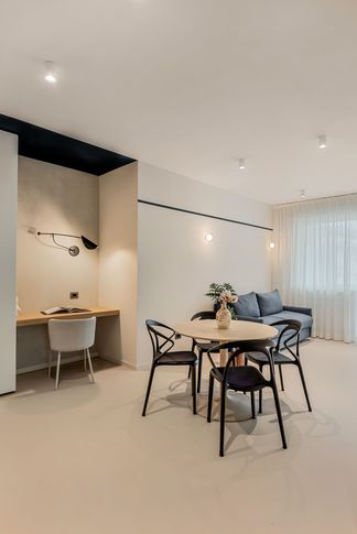 Open Space in stile minimal di 28 di Sofia Carta Studio Open Space in stile minimal di 28 di Sofia Carta Studio