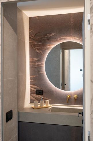 Bagno in stile contemporaneo di 6 di Carusone D+B