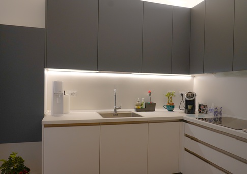 Open Space in stile moderno di 19 di Valentina Solera Architetto