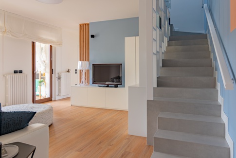 Soggiorno in stile contemporaneo di 20 di Micro Interior Design