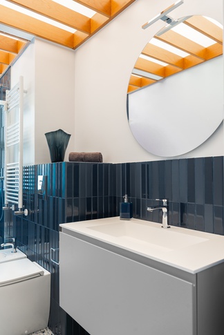 Bagno in stile vintage di 5 di Laura Mapelli Architetto